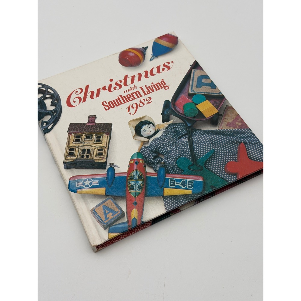 Vintage Christmas with‎ Southern Living 1982 Hardcover Holiday Decor Crafts Book